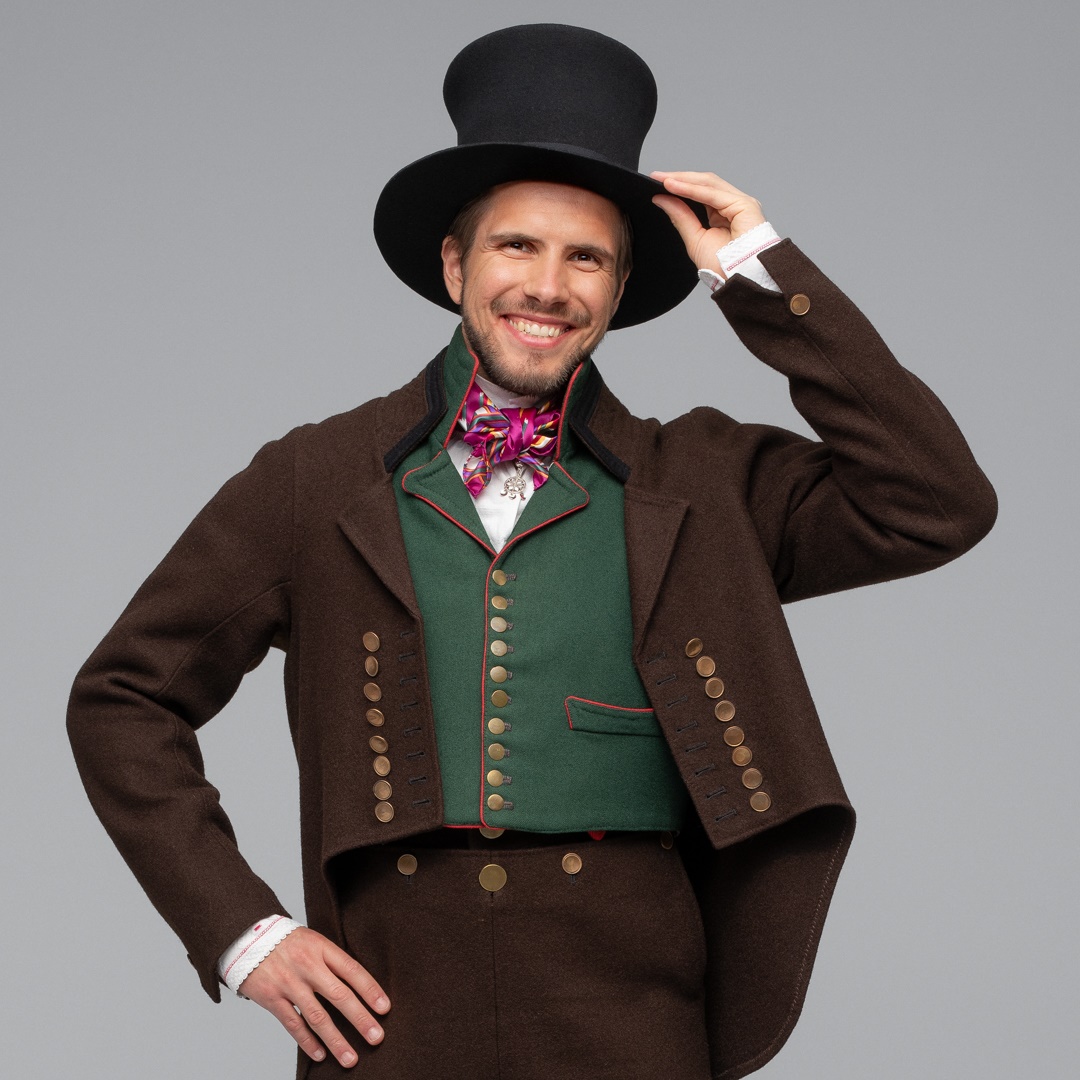 Bilde av Brun mannsbunad fra Sunnmøre